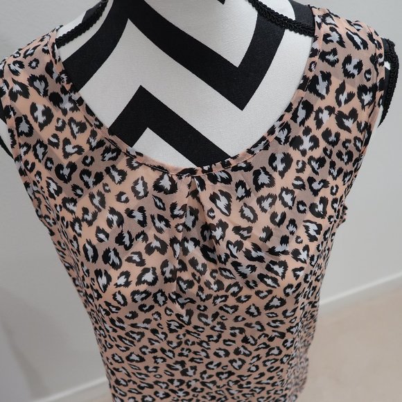 Sleeveless Top - Picture 3 of 6